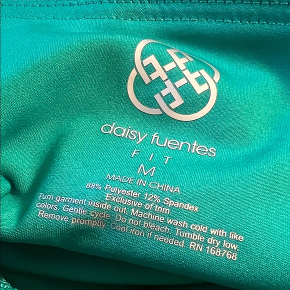 #1057+ Daisy Fuentes Sport Short - Picture 5 of 6